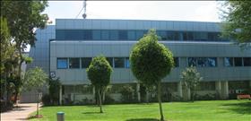 בניין במכון הטכנולוגי חולון. צילום: Muhandes, wikipedia