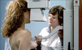 בדיקת ממוגרפיה. צילום: Mammogram National Cancer Institute, wikipedia