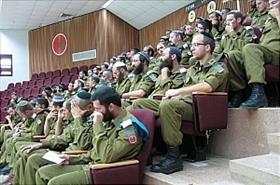 צוערים בקורס רבנים צבאיים (צילום אילוסטרציה). צילום: Alonnardi, wikipedia